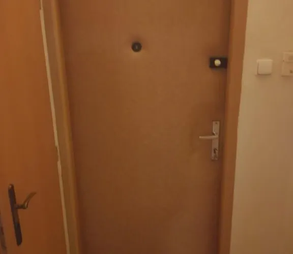 Flat 18 Minutes From Vaclavske Namesti منزل للإقامة *