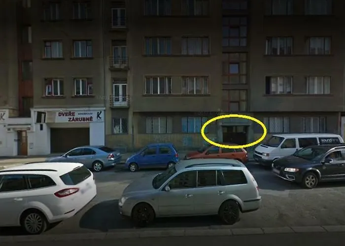 Flat 18 Minutes From Vaclavske Namesti براغ