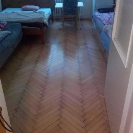 Flat 18 Minutes From Vaclavske Namesti * Praga